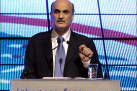 r : leader of lebanese forces party samir geagea speaks during a rally in beirut april 4, 2009. geagea announced the candidate list and programme for the upcoming general (رويترز)