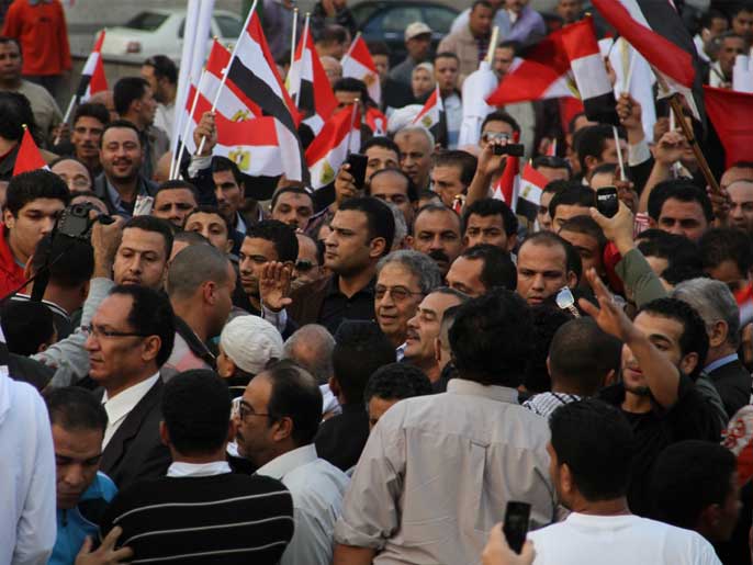 معارضو الإعلان الدستوري يواصلون احتجاجاتهم منذ أسبوع (الجزيرة نت-أرشيف)