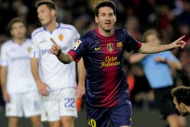 Barcelona's Argentinian forward Lionel Messi celebrates after scoring during the Spanish league football match FC Barcelona vs Real Zaragoza at the Camp Nou stadium in Barcelona on November 17, 2012. AFP PHOTO / JOSEP LAGO