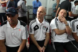 epa03383015 Egypt's national team coach, American Bob Bradley (C) attends the funeral of former national soccer team coach Mahmoud al-Gohary, in Cairo, Egypt, 04 September 2012. Al-Gohary, who coached Egypt to its last World Cup appearance and to victory in the 1998 Africa Cup, died in Jordan on 03 September at the age of 74. Al-Gohary was hospitalized after suffering a brain hemorrhage on 02 September in Amman, where he was advising the Jordan Football Association. EPA/KHALED ELFIQI