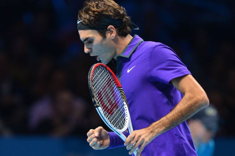 Switzerland's Roger Federer celebrates breaking the serve of Britain's Andy Murray in the second set of their semi-final singles match on the seventh day of the ATP World Tour Finals tennis tournament in London on November 11, 2012. AFP PHOTO / BEN STANSALL