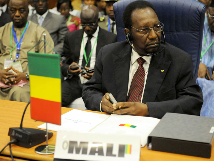 ‪رئيس مالي في قمة أبوجا التي أقرت مساهمة إيكواس العسكرية بخطة التدخل‬ (الفرنسية)