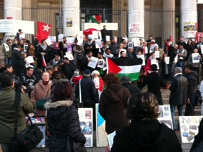 علت أصوات المتظاهرين وسط العاصمة الاوروبية للتنديد بالهجوم العسكري الإسرائيلي على غزة.