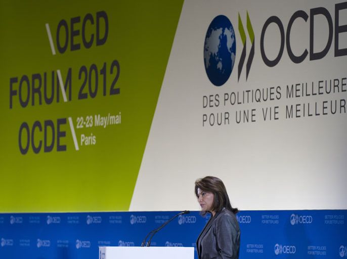 epa03229897 Costa Rican President, Laura Chinchilla makes her speech during the session of the Organization for Economic Cooperation and Development (OECD) Forum at the OECD headquarters, in Paris, France, 22 May 2012. EPA/CHRISTOPHE KARABA