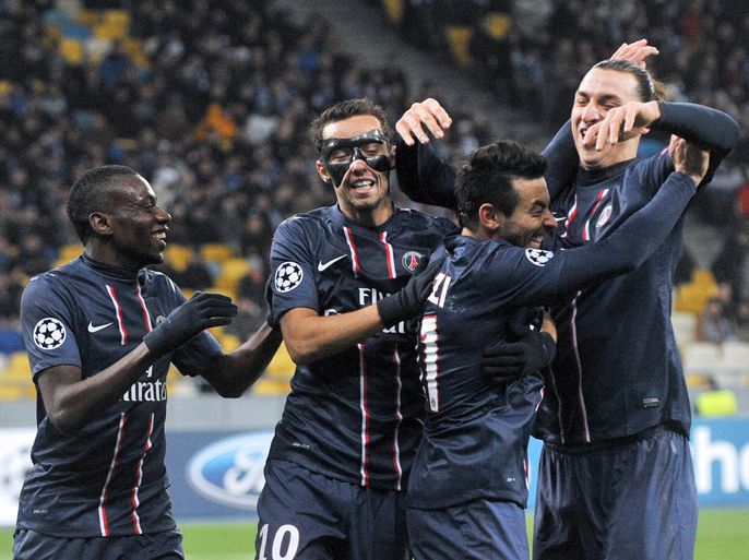 Paris Saint-Germain's Ezequiel Lavezzi (2nd R) is congratulated by team mates (from L) Blaise Matuidi, Nene and Zlatan Ibrahimovic after scoring a goal during an UEFA Champions League group A football match in Kiev on November 21, 2012. AFP PHOTO/GENYA SAVILOV