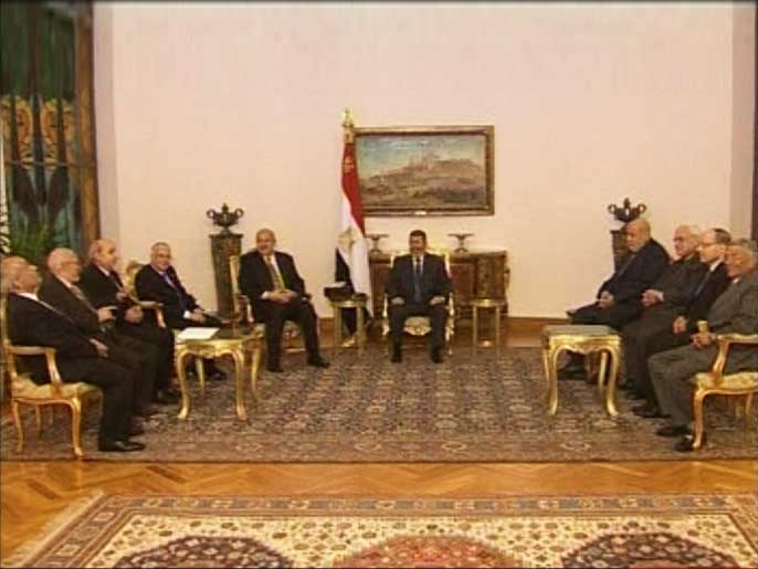 ‪(الجزيرة)‬ مرسي اجتمع مع أعضاء المجلس الأعلى للقضاء