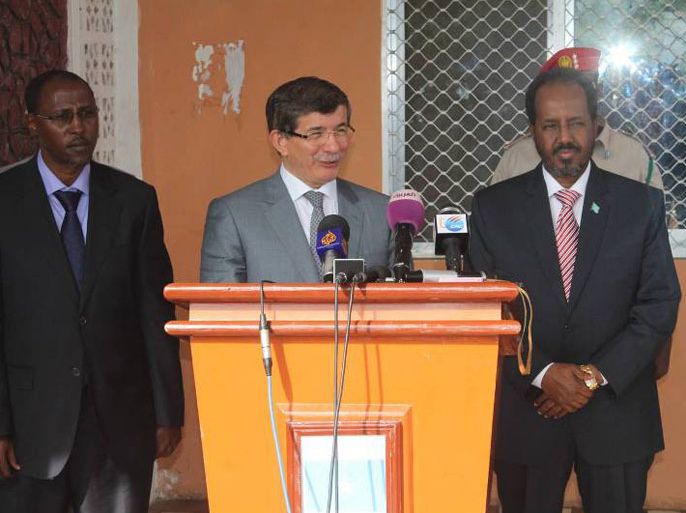 المؤتمر الصحفي لوزير الخارجية أحمد داوود أوغلو مع الرئيس الصومالي حسن الشيخ محمود في مقديشو.