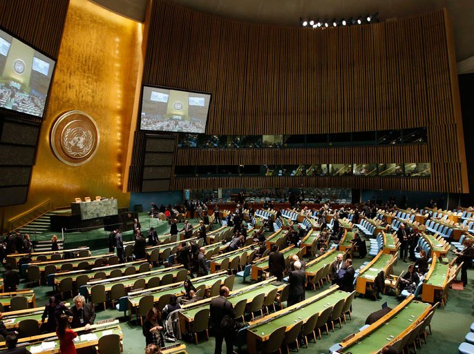 Members enter into the United Nations Generally Assembly before a meeting at UN Headquarters in New York, November 29, 2012. The U.N. General Assembly is set to approve an implicit recognition of Palestinian statehood on Thursday despite threats by the United States and Israel to punish the Palestinian