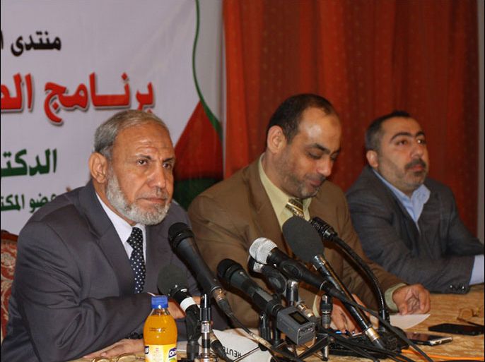 عضو المكتب السياسي لحركة حماس محمود الزهار خلال لقائه الإعلاميين في غزة السبت الماضي