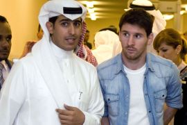 elona's football player Argentinian Lionel Messi (R) walks in a hotel escorted by Saudi officials after arrival with his team to the Saudi capital Riyadh, on November 12, 2012 prior to their friendly match against Saudi Arabia on November 14. AFP PHOTO/FAYEZ NURELDINE