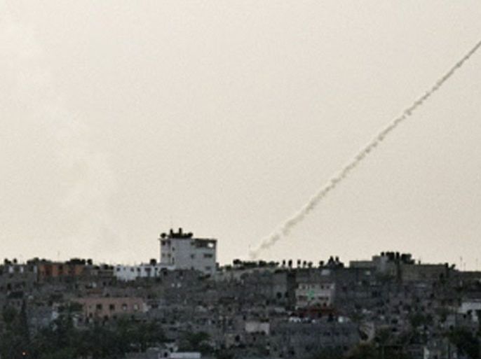 A picture taken from the southern Israeli Gaza border shows a rockets being launched from the Gaza strip into Israel on November 16, 2012. Israeli warplanes carried out multiple new air strikes on the Palestinian territory, including several hits on Gaza City, the third day of an intensive campaign which the military has said is aimed at stamping out rocket fire on southern Israel. AFP PHOTO / JACK GUEZ