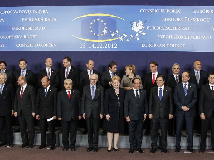 epa03507517 EU leaders take part in a group photo during a European Council meeting at the European Council headquarters in Brussels, Belgium, 13 December 2012. EU finance ministers agreed to a framework for a joint eurozone banking supervisor early on 13 December, reaching a deal over the mechanism aimed at restoring confidence in the currency bloc. The agreement was reached by European Union finance ministers after Germany and France, the eurozone's two biggest economies, reached a compromise on the details of the mechanism. A two-day EU summit starts on 13 December in Brussels. EPA/THIERRY ROGE