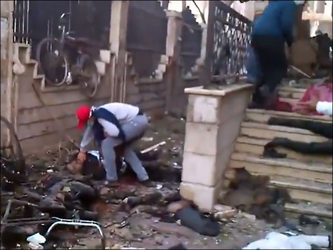 العديد من القتلى سقطوا في قصف طائرت النظام السوري لمخيم اليرموك (الفرنسية)