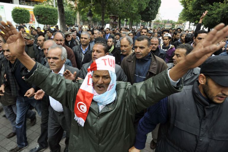 TUNISIA : Members of the General Union of Tunisian Workers (UGTT) shout slogans during a march in Habib Bourguiba Avenue in Tunis on December 5, 2012 in solidarity with workers attacked the previous day. Several dozen assailants attacked members of the UGTT who were gathered outside the union's headquarters in Tunis to mark the 60th anniversary of the assassination of its founder, Farhat Hached.
