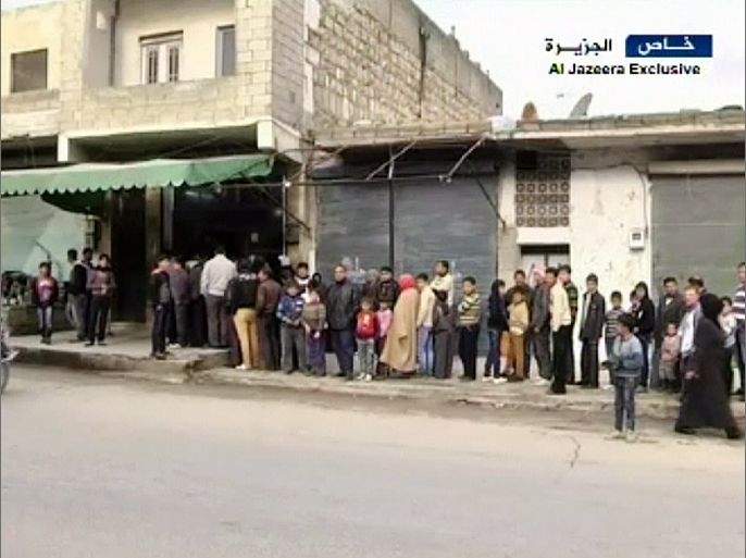 معاناة أحياء حلب من ندرة الخبز ومن غلاء سعره