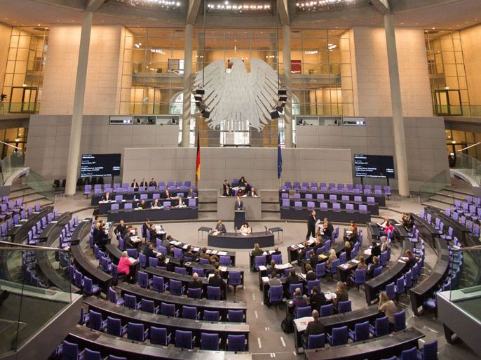 afp : General view of the Bundestag, the lower house of parliament in Berlin on December 14, 2012. German parliament is set to vote on the deployment of Patriot missiles and soldiers on Turkey's volatile border with war-ravaged Syria. AFP PHOTO / MICHAEL KAPPELER GERMANY OUT