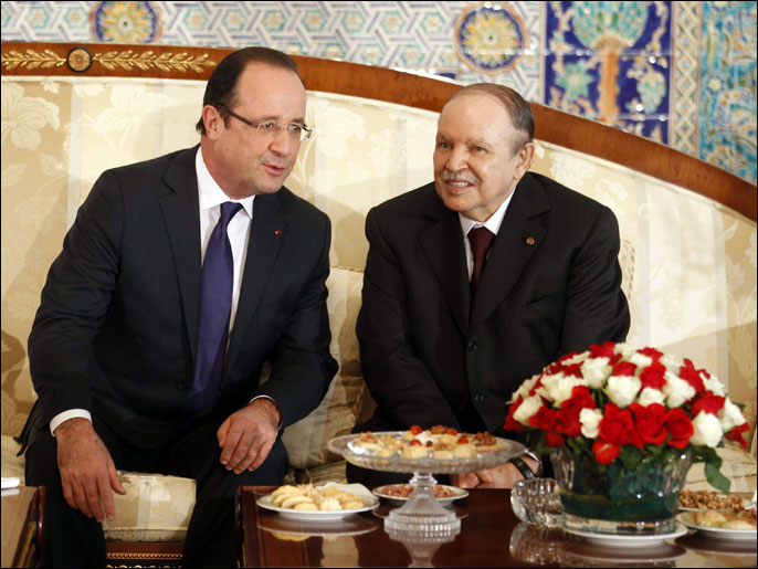 فرانسوا هولاند (يسار) زار الجزائر قبل التدخل العسكري بمالي (رويترز)