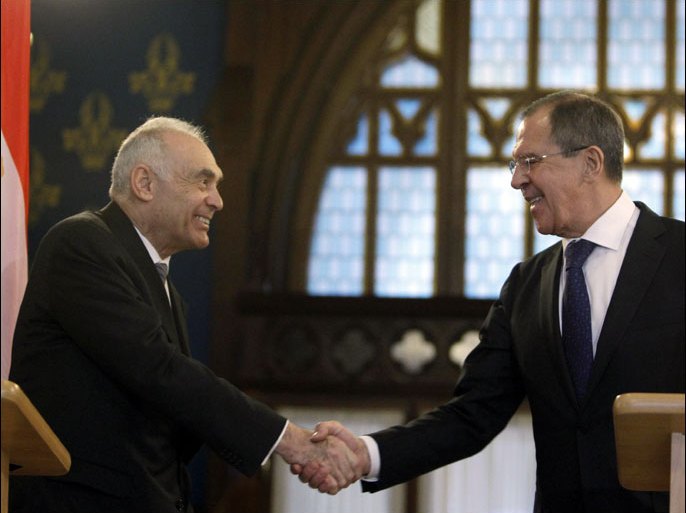 Russia's Foreign Minister Sergei Lavrov (R) shakes hands with his Egyptian counterpart Mohamed Kamel Amr during a news conference in Moscow December 28, 2012. Lavrov urged the Syrian government on Friday to act on its stated readiness for dialogue with opponents, amid a diplomatic push to end a 21-month-old conflict in Syria. REUTERS/Sergei Karpukhin (RUSSIA - Tags: POLITICS)