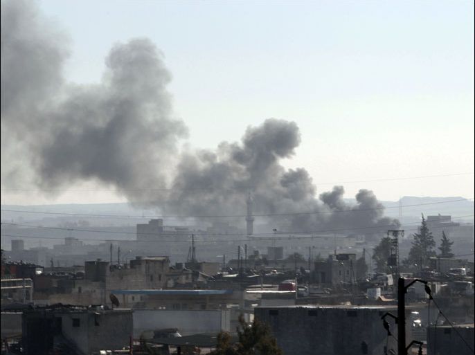 Smoke rises during a fight between Free Syrian Army fighters and forces loyal to Syrian President Bashar al-Assad at the front line in Aleppo December 26, 2012. REUTERS/Ahmed Jadallah (SYRIA - Tags: CIVIL UNREST POLITICS CONFLICT)