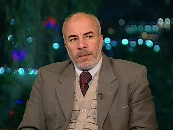 خالد حنفي: الاتهامات مجرد محاولة من الخصوم السياسيين لتشويه عملية الاستفتاء (الجزيرة)