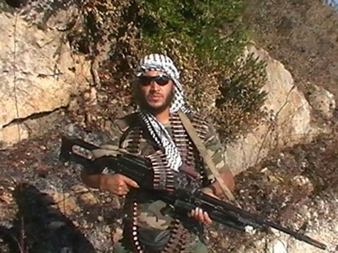 ‪أبو بصير قائد كتيبة العز بن عبد السلام التابعة للجيش الحر في اللاذقية‬ الجزيرة)