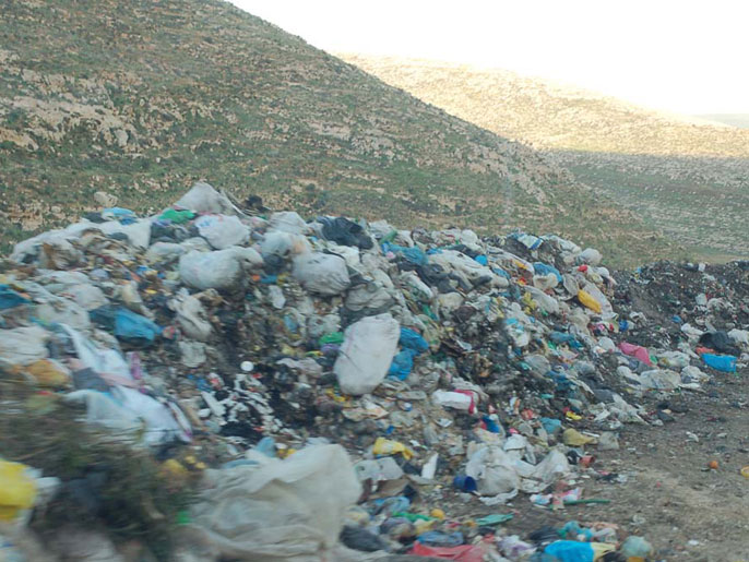 نفايات عشوائية تهدد البيئة الفلسطينية (الجزيرة نت)