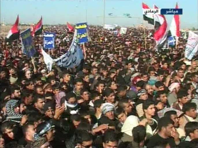 ‪الرمادي شهدت حشودا يقدر عددها بأكثر من مائتي ألف متظاهر‬  (الجزيرة)