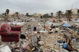 مشهد يوضح الحالة الراهنة لباب العزيزية حيث أكوام القمامة تؤثث المنطقة (رئيسية)