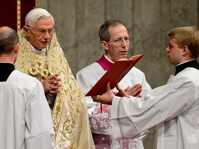 Pope Benedict XVI celebrates the Vespers and Te Deum prayers in Saint Peter's Basilica at the Vatican on December 31, 2012. AFP PHOTO / ANDREAS SOLARO