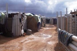 مخيم اللاجئين التاورغيين ببنغازي مصنوع من المواد البلاستيكية