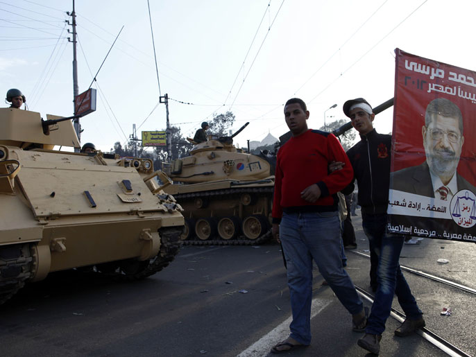 مرسي طلب من الجيش التعاون مؤقتا مع الشرطة لحفظ الأمن (الفرنسية-أرشيف)