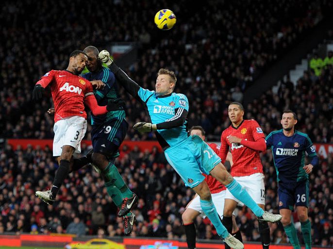 Manchester United's French defender Patrice Evra (L) heads past Sunderland's Belgium goalkeeper Simon Mignolet (3L) during the English Premier League football match between Manchester United and Sunderland at Old Trafford in Manchester, north-west England on December 15, 2012. AFP PHOTO/ANDREW YATES