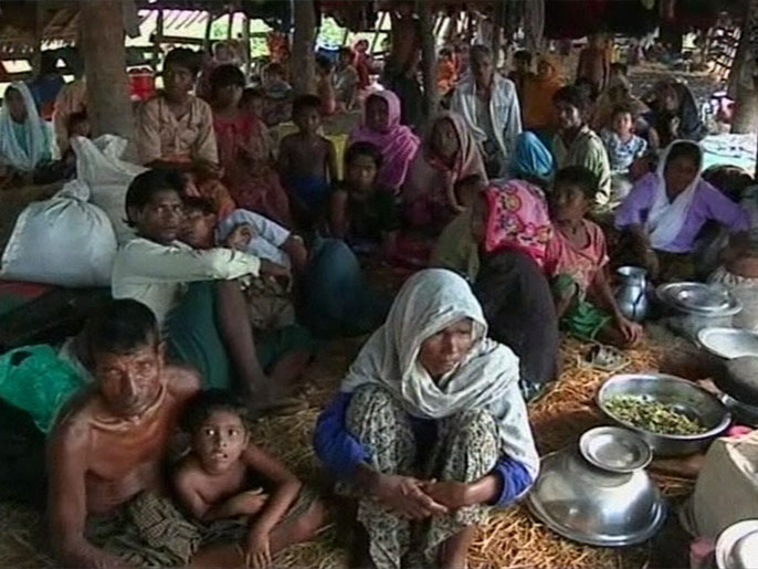 ‪نقص غذاء حاد يهدد حياة اللاجئين المسلمين في ميانمار‬ نقص غذاء حاد يهدد حياة اللاجئين المسلمين في ميانمار (الجزيرة)