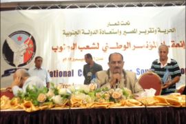 محمد علي أحمد في منصة المؤتمر