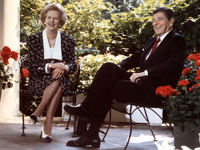 (FILES) In a file picture taken on July 17, 1987 shows former US President Ronald Reagan (R) and former British prime minister Margaret Thatcher (L) posing for photographers on the patio outside the Oval Office, Washington, DC. The invasion of the Falklands Islands by Argentina in 1982 took the then prime minister Margaret Thatcher by surprise, previously secret government papers revealed on December 28, 2012