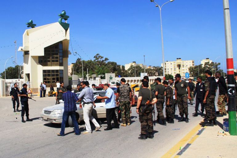 الاعتصامات بالشركات والحقول النفطية ورقة ضغط قوية على الدولة الليبية