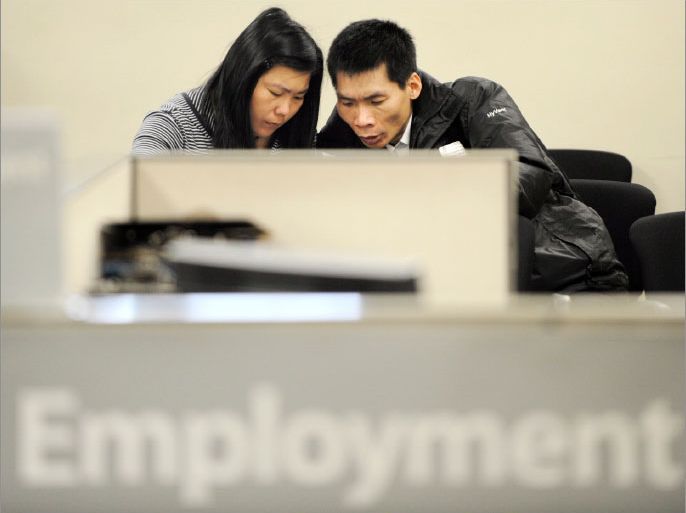 epa03090388 (FILE) A file photo dated 02 April 2009 of a couple working on a form at the employment services desk at the New York State Department of Labor office in New York, New York, USA. The US unemployment rate dropped to 8.3 per