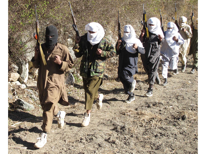 مقاتلون ينتسبون إلى طالبان في تدريب عسكري على الحدود الباكستانية الأفغانية (الأوروبية)
