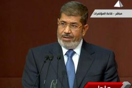 قرارات مرسي بين من يعتبرها دكتاتورية جديدة ومن يرى فيها خدمة للثورة
