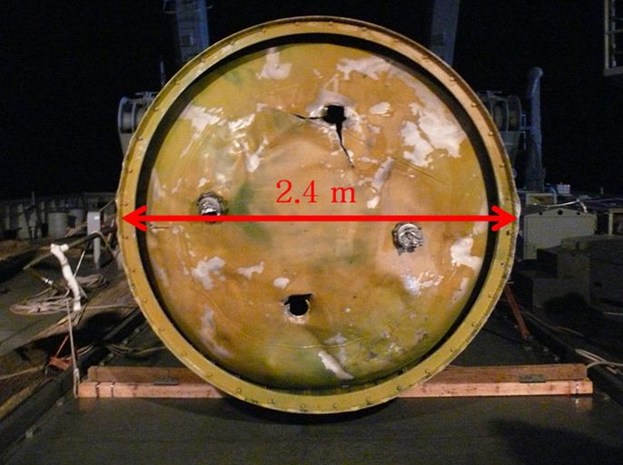 JYJ128 - GUNSAN, -, REPUBLIC OF KOREA : This photo taken on December 14, 2012 and annotated and released by the South Korean Defence Ministry via Yonhap shows the debris from the first stage of North Korea's long-range rocket on a ship off the southwestern port of Gunsan. South Korea's navy has retrieved debris from the first stage of North Korea's long-range rocket, which will be analysed to determine its level of ballistic expertise, the defense ministry said. REPUBLIC OF KOREA OUT NO ARCHIVES NO INTERNET RESTRICTED TO SUBSCRIPTION USE AFP PHOTO/YONHAP