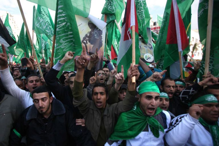 afp : Hamas supporters take part in a rally celebrating the 25th anniversary of the founding of Hamas Islamist mouvement on December 14, 2012 in the West Bank city of Ramallah. The rally is the first time that the West Bank's ruling Palestinian Authority -- which is dominated by the Fatah faction, Hamas's bitter rival -- have allowed such a gathering since 2007. AFP PHOTO / ABBAS MOMANI