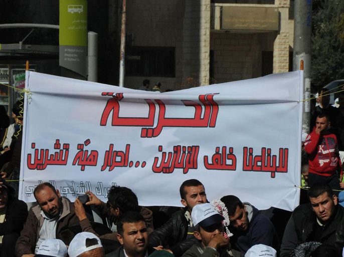 دعوات بالحرية للمعتقلين على خلفية الاحتجاجات والذين بلغ عددهم 200 منهم 60 من الاخوان في مسيرة الجمعة الماضية في عمان - ارشيف