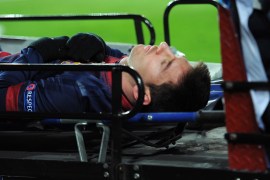 Barcelona's Argentinian forward Lionel Messi leaves the pitch on a stretcher after being injured during the UEFA Champions League football match FC Barcelona vs SL Benfica at the Camp Nou stadium in Barcelona on December 5, 2012. AFP