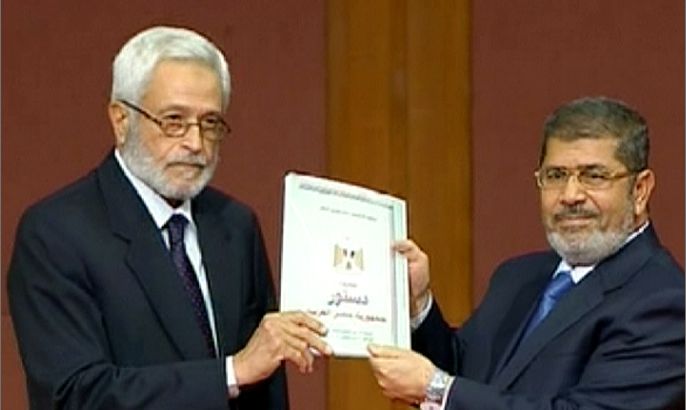 تسلم الرئيس المصري محمد مرسي مشروع الدستور الجديد