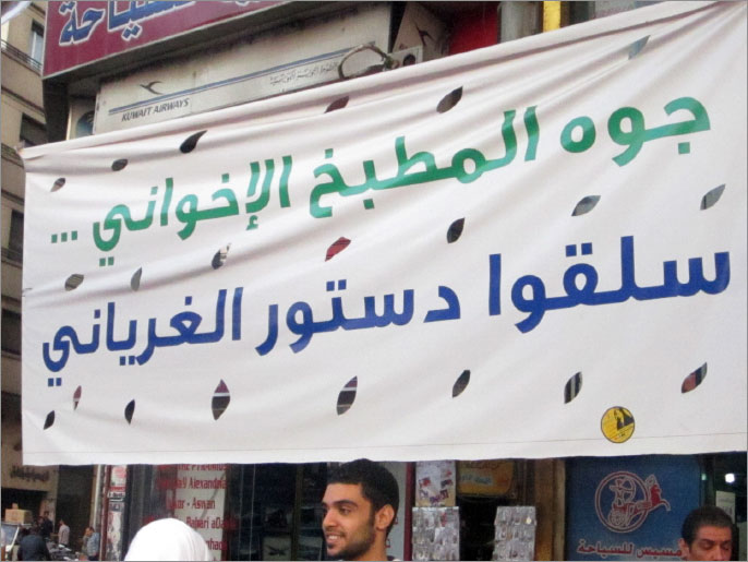 ميدان التحرير أعلن مسبقا رفضه أي حلول لا تلبي مطالب المعتصمين كاملة (الجزيرة)