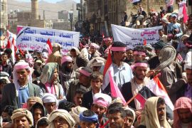 يمنيون يتظاهرون ضد الفساد ونهب الثروة