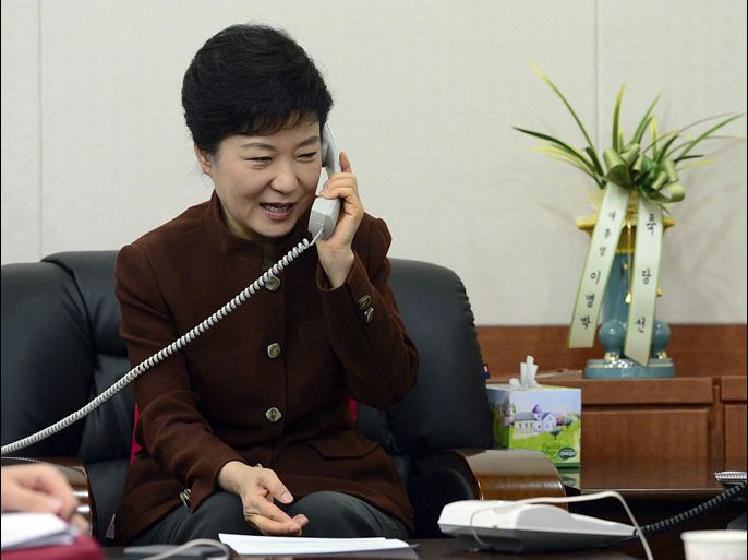 South Korea's President-elect Park Geun-hye (L) talks on the phone with U.S. President Barack Obama at her office in Seoul December 21, 2012. REUTERS/Lee Ji-eun/Yonhap (SOUTH KOREA - Tags: POLITICS) NO SALES. NO ARCHIVES. FOR EDITORIAL USE ONLY. NOT FOR SALE FOR MARKETING OR ADVERTISING CAMPAIGNS. THIS IMAGE HAS BEEN SUPPLIED BY A THIRD PARTY. IT IS DISTRIBUTED, EXACTLY AS RECEIVED BY REUTERS, AS A SERVICE TO CLIENTS. SOUTH KOREA OUT. NO COMMERCIAL OR EDITORIAL SALES IN SOUTH KOREA