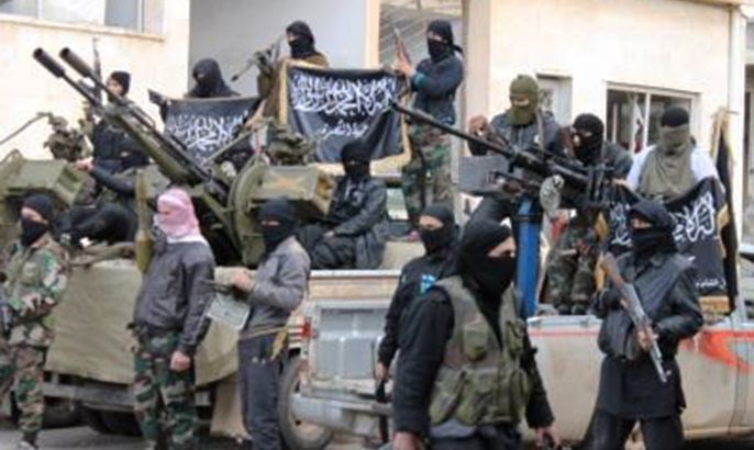 مقاتلو جبهة النصرة واستعدادات على خط المواجهة مع قوات النظام قرب مطار النيرب في حلب