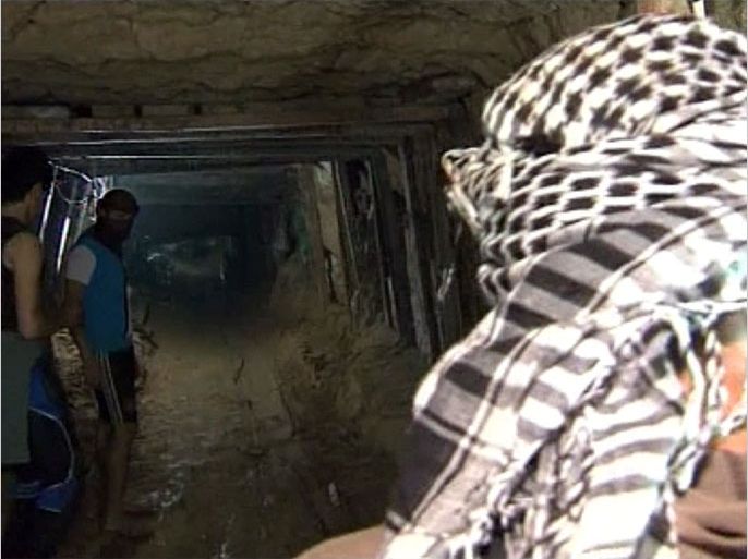 انهيار نفق على الحدود المصرية الفلسطينية يخلف قتيلا