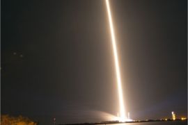 epa03562324 A handout picture released by NASA on 30 January 2013 shows an Atlas V 401 rocket streak into the sky from the Cape Canaveral launch pad in Florida, USA, 30 January 2013
